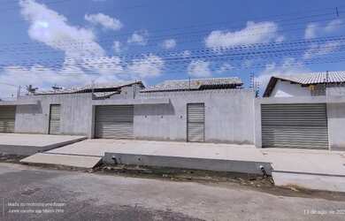 Imagem: A casa possui 2 Dormitórios, 2 Banheiros, 2 Vagas na garagem