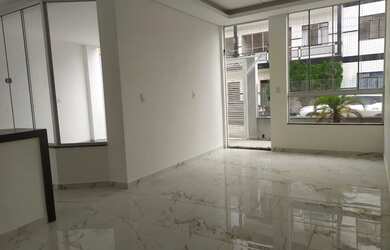 Imagem: A casa possui 3 Dormitórios, 2 Banheiros, 1 Vaga na garagem