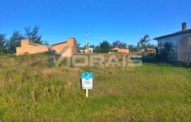 Imagem: O terreno possui 300m² de Área e está localizado em Balneário