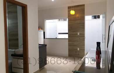 Imagem: A casa possui 3 Dormitórios, 2 Banheiros, 2 Vagas na garagem