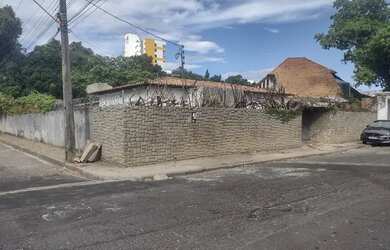 Imagem: A casa possui 5 Dormitórios, 4 Banheiros, 5 Vagas na garagem