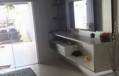 Imagem: A casa possui 3 Dormitórios, 2 Banheiros, 2 Vagas na garagem