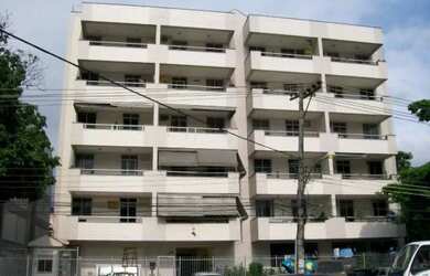 Imagem: O apartamento possui 1 Dormitório, 1 Banheiro, 1 Vaga na garagem