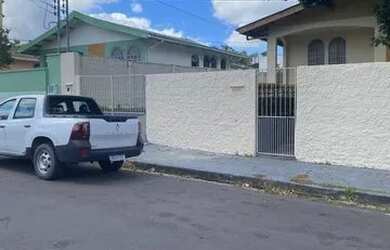 Imagem: A casa possui 2 Dormitórios, 2 Banheiros, 4 Vagas na garagem