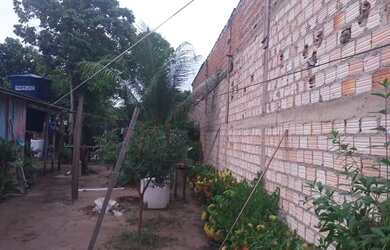 Imagem: A casa possui 2 Dormitórios, 1 Banheiro, 2 Vagas na garagem