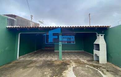 Imagem: A casa possui 3 Dormitórios, 1 Banheiro, 3 Vagas na garagem