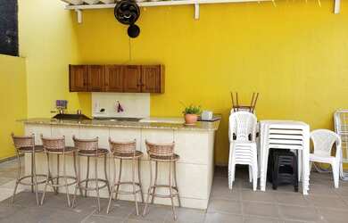 Imagem: A casa possui 5 Dormitórios, 5 Banheiros, 5 Vagas na garagem