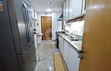 Imagem: O apartamento possui 3 Dormitórios, 2 Banheiros, 3 Vagas na