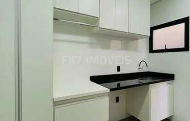 Imagem: A casa em condomínio possui 4 Dormitórios, 5 Banheiros, 4