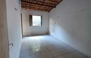 Imagem: A casa possui 2 Dormitórios, 2 Banheiros, 1 Vaga na garagem