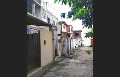 Imagem: A casa possui 4 Dormitórios, 2 Banheiros e 2 Vagas na garagem