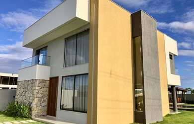 Imagem: A casa em condomínio possui 4 Dormitórios, 3 Banheiros, 5