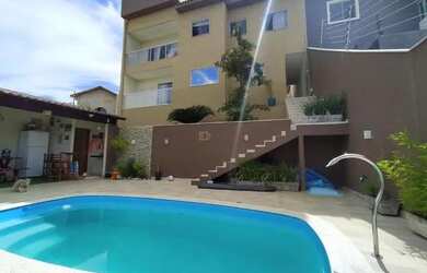 Imagem: A casa possui 4 Dormitórios, 1 Banheiro, 1 Vaga na garagem