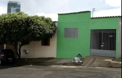 Imagem: A casa possui 2 Dormitórios, 1 Banheiro, 1 Vaga na garagem