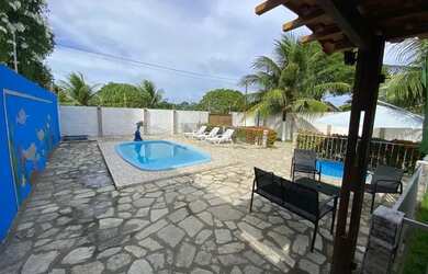 Imagem: A casa possui 2 Dormitórios, 4 Vagas na garagem e está localizado