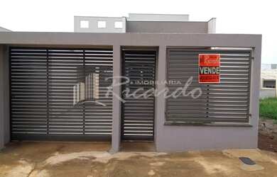 Imagem: A casa possui 3 Dormitórios, 1 Banheiro, 1 Vaga na garagem