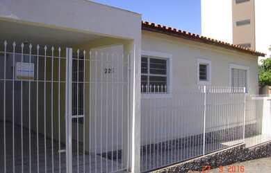 Imagem: A casa possui 2 Dormitórios, 2 Banheiros, 1 Vaga na garagem