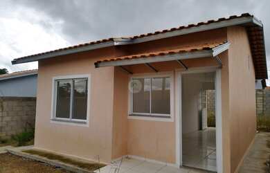 Imagem: A casa possui 2 Dormitórios, 2 Banheiros, 1 Vaga na garagem