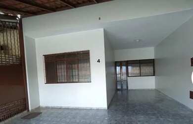 Imagem: A casa possui 2 Dormitórios, 2 Vagas na garagem e está localizado