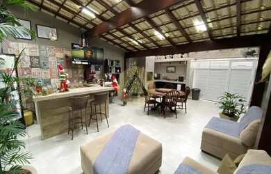 Imagem: A casa possui 2 Dormitórios, 4 Banheiros, 1 Vaga na garagem