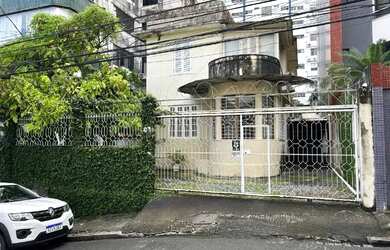 Imagem: A casa possui 5 Dormitórios, 3 Banheiros, 5 Vagas na garagem