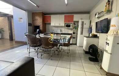 Imagem: A casa em condomínio possui 4 Dormitórios, 3 Banheiros, 3