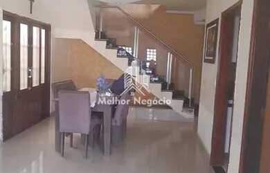 Imagem: A casa possui 3 Dormitórios, 4 Banheiros, 4 Vagas na garagem