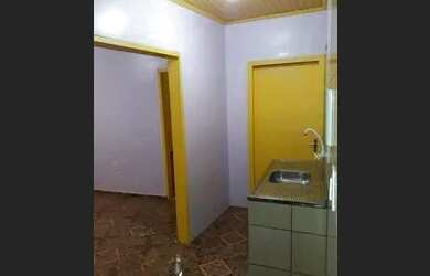 Imagem: A casa possui 2 Dormitórios, 1 Banheiro, 3 Vagas na garagem