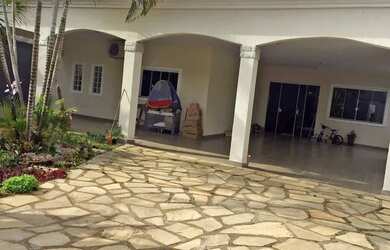 Imagem: A casa em condomínio possui 4 Dormitórios, 2 Banheiros, 4