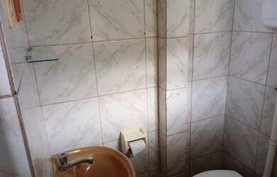 Imagem: A casa possui 1 Dormitório, 1 Banheiro, 2 Vagas na garagem