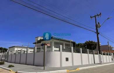 Imagem: A casa possui 4 Dormitórios, 5 Banheiros, 5 Vagas na garagem