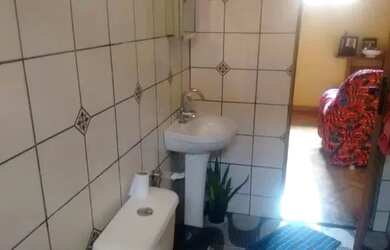 Imagem: A casa possui 2 Dormitórios, 1 Banheiro, 70m² de Área e