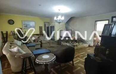 Imagem: A casa possui 4 Dormitórios, 3 Banheiros, 3 Vagas na garagem