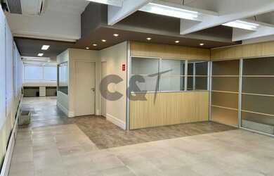 Imagem: O depósito possui 5 Vagas na garagem, 415m² de Área e está