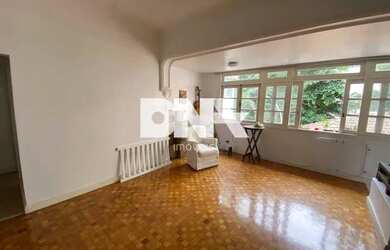 Imagem: A casa possui 5 Dormitórios, 5 Banheiros, 1 Vaga na garagem