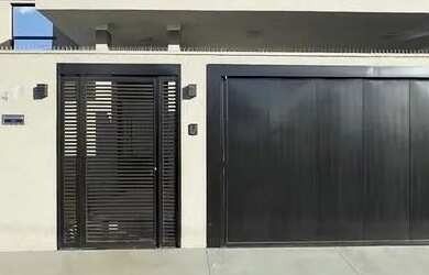 Imagem: A casa possui 3 Dormitórios, 3 Banheiros, 3 Vagas na garagem