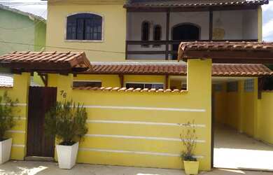 Imagem: A casa possui 3 Dormitórios, 2 Banheiros, 2 Vagas na garagem