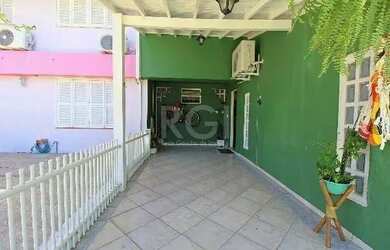 Imagem 4: Casa em Porto Alegre, no bairro Ipanema, com 3 dormitório s , e 3 banheiros,...