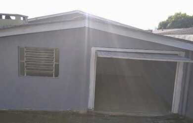 Imagem: A casa possui 2 Dormitórios, 1 Banheiro, 4 Vagas na garagem