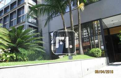 Imagem: O depósito possui 4 Vagas na garagem, 218m² de Área e está