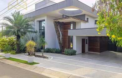 Imagem: A casa em condomínio possui 4 Dormitórios, 5 Banheiros, 4