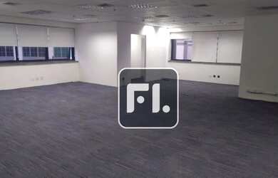 Imagem: O depósito possui 5 Vagas na garagem e 289m² de Área e está