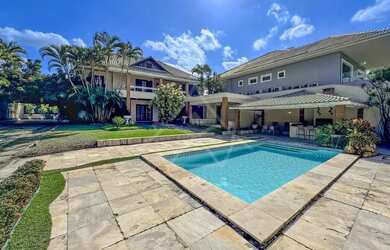 Imagem: A casa em condomínio possui 4 Dormitórios, 4 Banheiros, 4