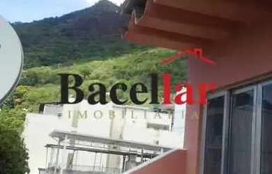 Imagem: A casa possui 5 Dormitórios, 5 Banheiros, 3 Vagas na garagem