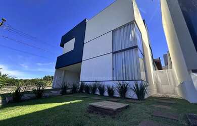 Imagem: A casa em condomínio possui 3 Dormitórios, 1 Banheiro, 2 Vagas