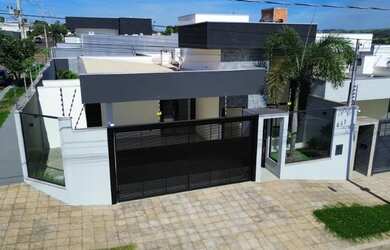 Imagem: A casa possui 3 Dormitórios, 3 Banheiros, 2 Vagas na garagem