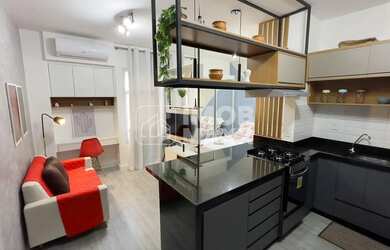 Imagem: O apartamento possui 1 Dormitório, 1 Banheiro, 1 Vaga na garagem