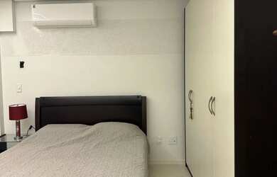 Imagem: O apartamento possui 3 Dormitórios, Acomodam 8 pessoas, 2 Vagas