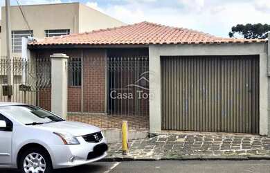Imagem: A casa possui 3 Dormitórios, 1 Banheiro, 1 Vaga na garagem