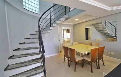 Imagem 7: Casa de Alto Padrão com 3 Suítes, Piscina e Espaço Gourmet em Frente...